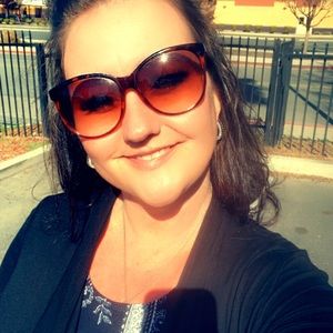 Meet your Posher, Roxanne